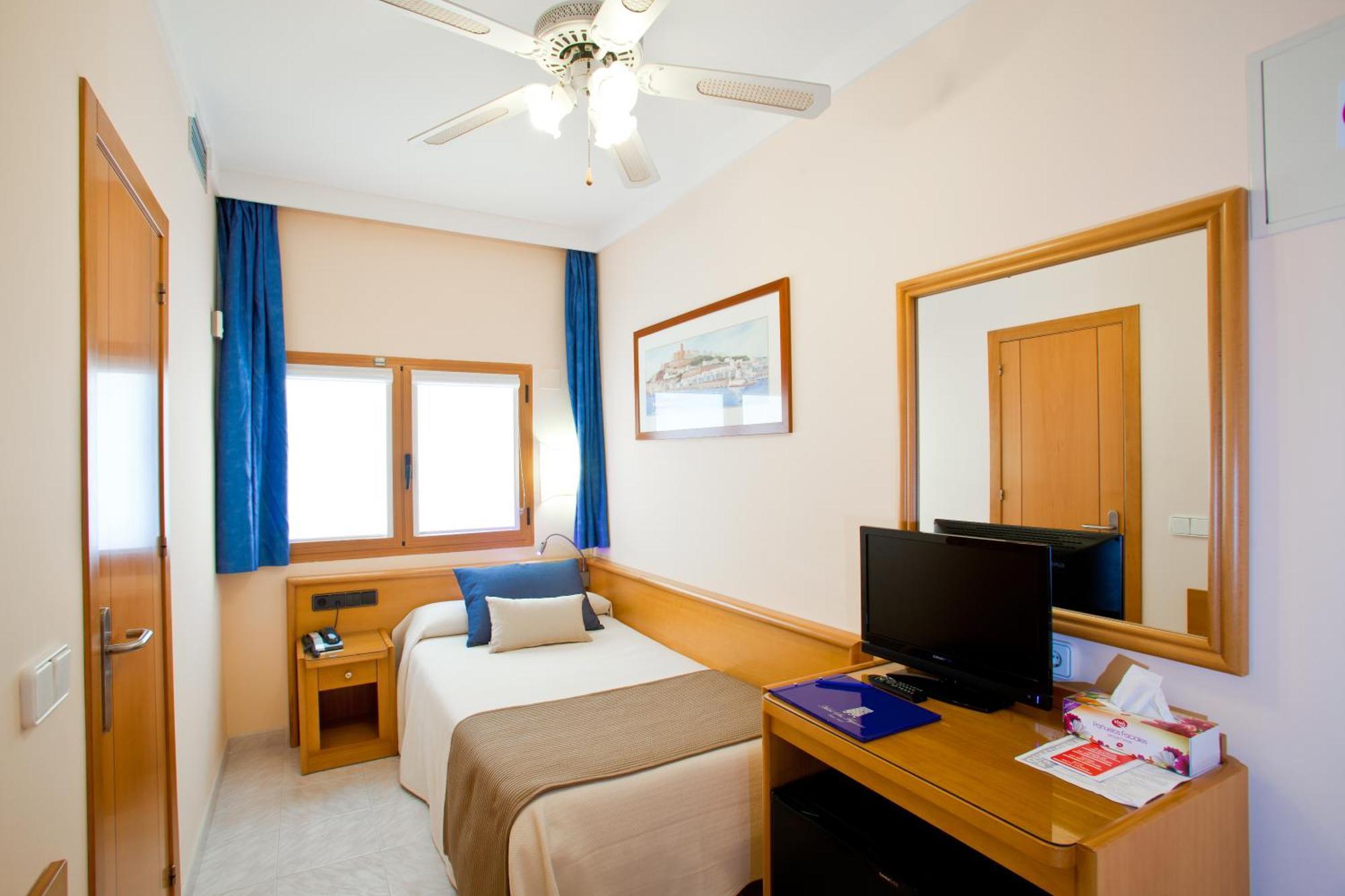 Hotel Ses Figueres Talamanca  Rum bild